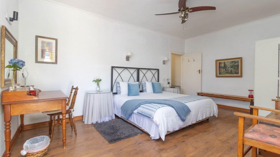 7 Bedroom Property for Sale in Westcliff Western Cape